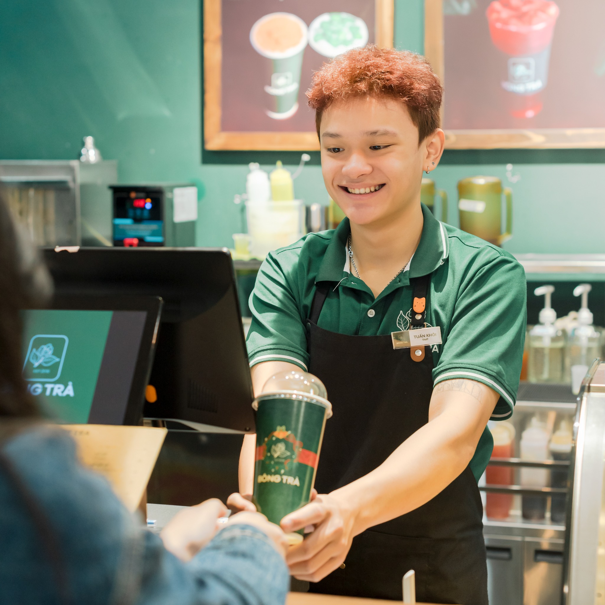 Nhân viên vận hành